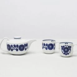 Hakusan Porcelain Blossom Mug Wreath Tea & Coffee