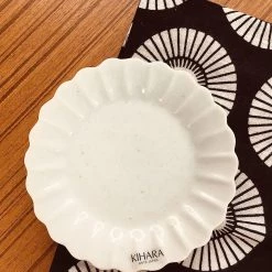 Kihara Dining & Tableware Arita Kohakuji Mame Plate (Chrysanthemum)