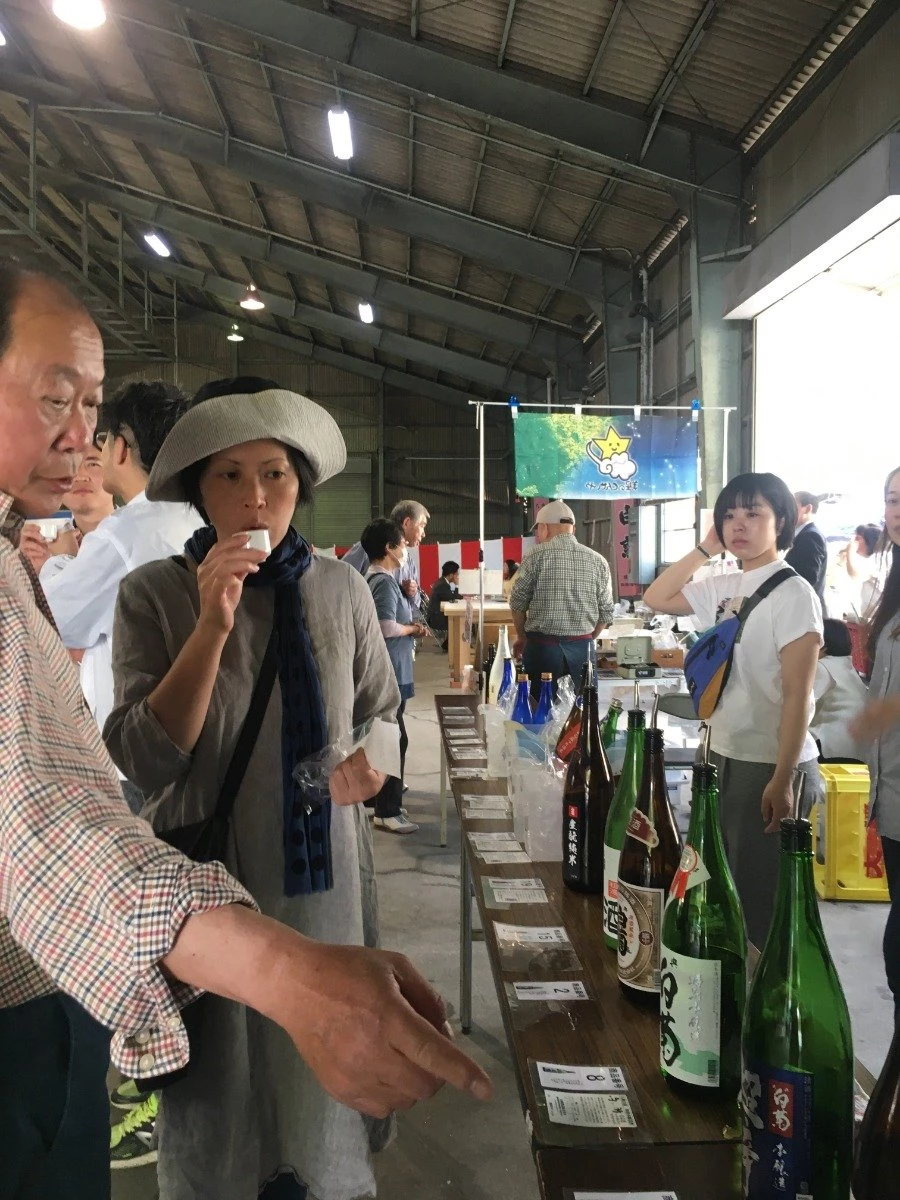 CIBI Grocery Sake - Shiragiku Tokubetsu Junmai 500ml Sake Bottle & Cup