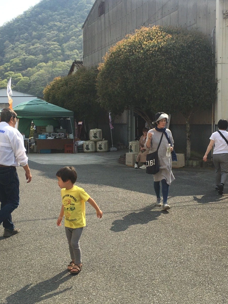 CIBI Grocery Sake - Shiragiku Tokubetsu Junmai 500ml Sake Bottle & Cup