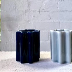 Hakusan Porcelain Vase - Pinion
