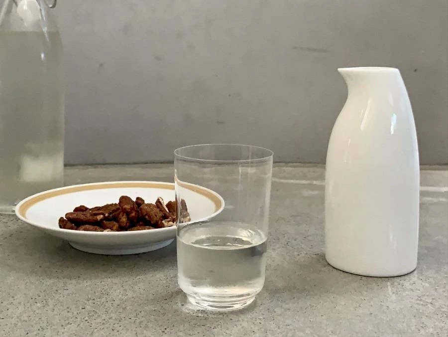 CIBI Grocery Sake - Shiragiku Tokubetsu Junmai 500ml Sake Bottle & Cup