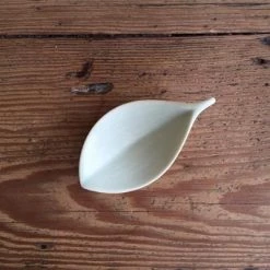 Hakusan Porcelain Chopstick Rest Leaf Pale Green Chopsticks & Rest