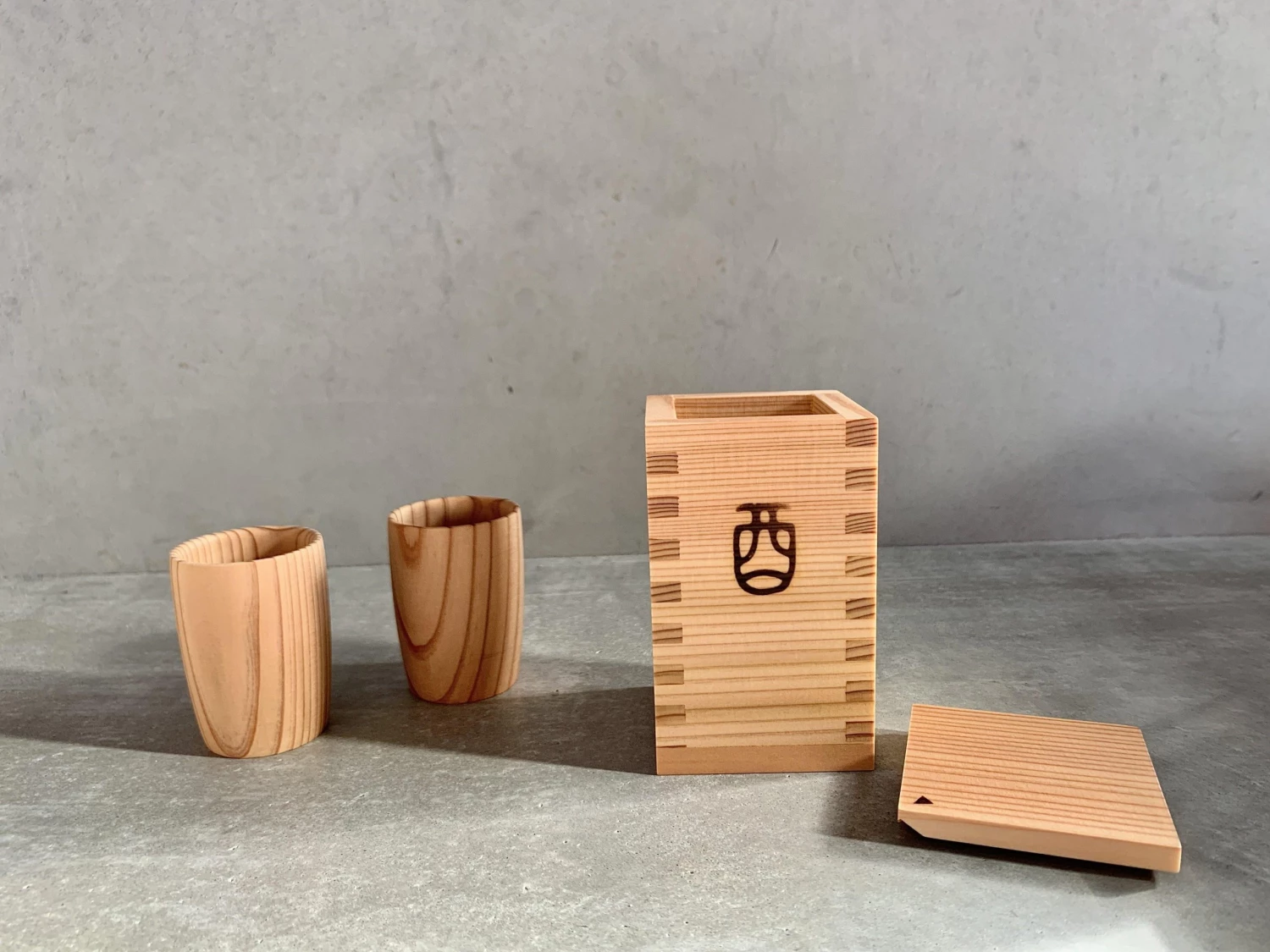 Odate Kougei Sha Sake Bottle & Cup Akita-sugi(Cedar) Wooden Sake Set (3pcs)